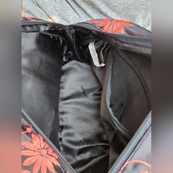 Purse - Picture 2 of 8